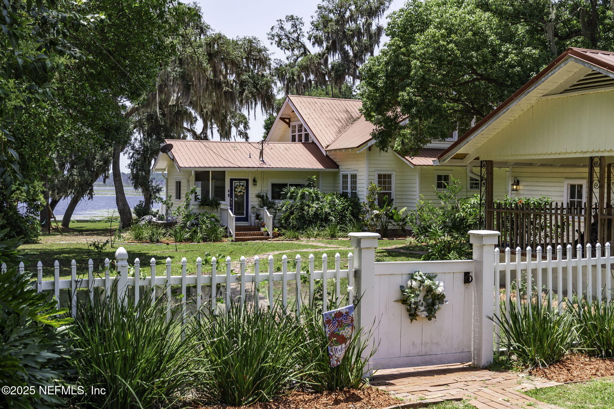 561 se lakeview dr, keystone heights,  FL 32656