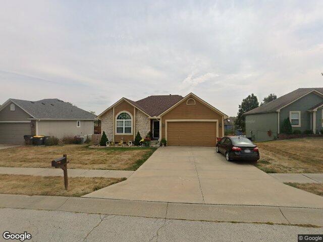 1207 nw walnut ct, grain valley,  MO 64029