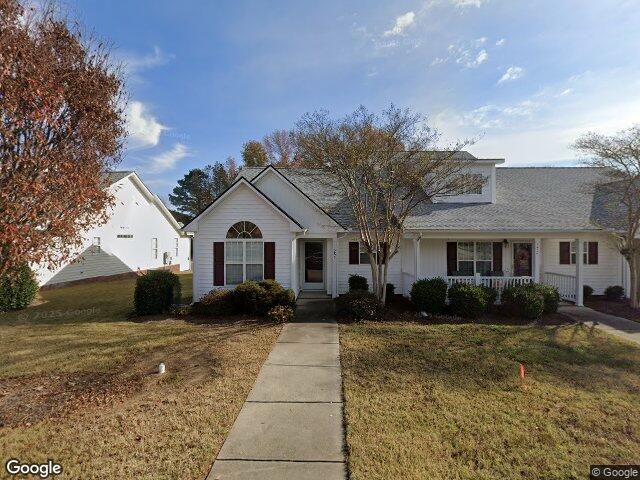 585 pinecroft dr, clayton,  NC 27520