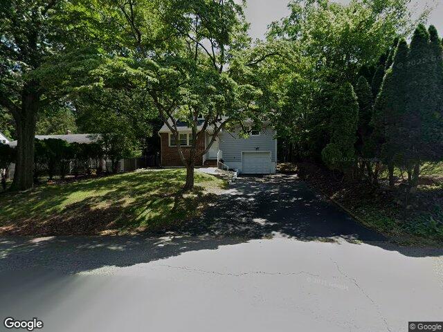 8 iroquois ave, oakland,  NJ 07436