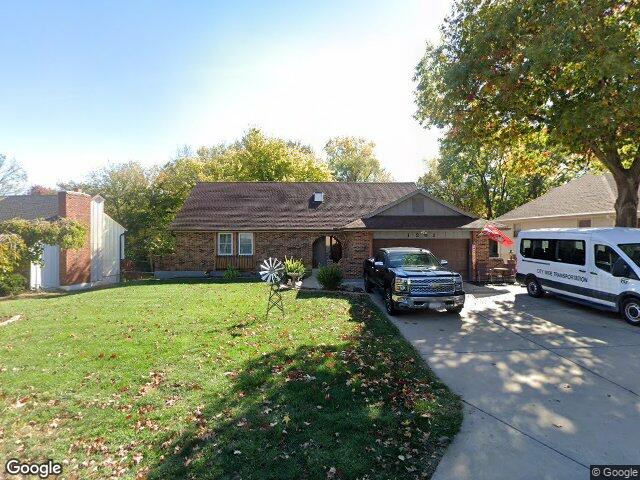 1261 ne 81st st, kansas city,  MO 64118