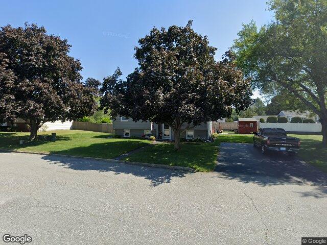 16 westwood dr, warwick,  RI 02889
