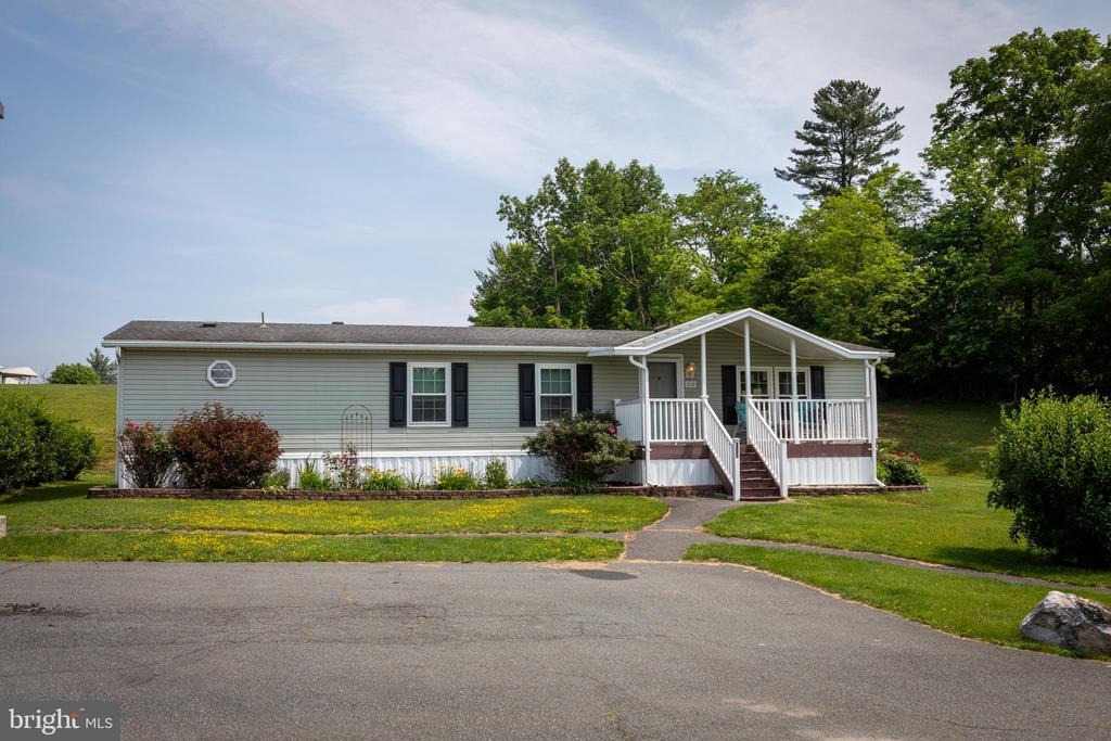 510 caravelle ln, reading,  PA 19606