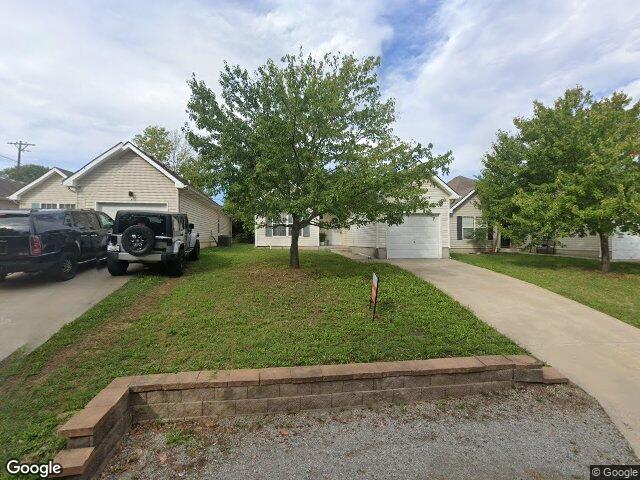 824 s mills st, independence,  MO 64050