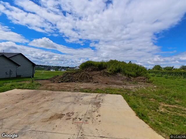 3349 center ct, robins,  IA 52411