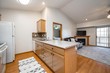 250 cimarron dr, hiawatha,  IA 52233