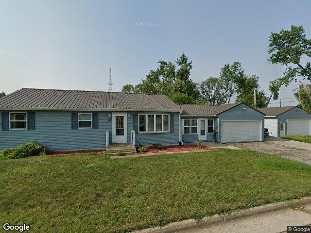 301 marion st, hiawatha,  IA 52233