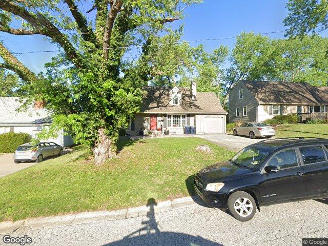8908 holly st, kansas city,  MO 64114
