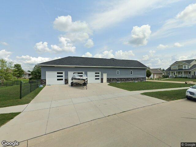 600 jefferson dr, center point,  IA 52213