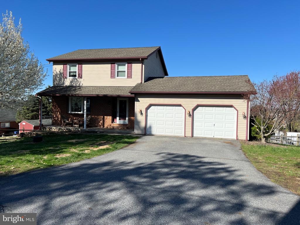 2812 moyers ln, reading,  PA 19605