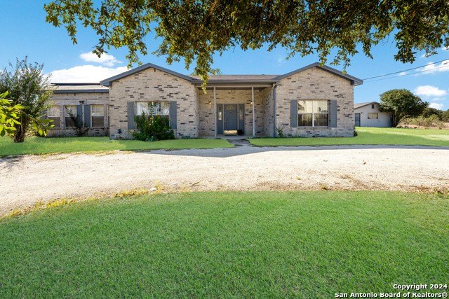 267 s palo alto dr, floresville,  TX 78114