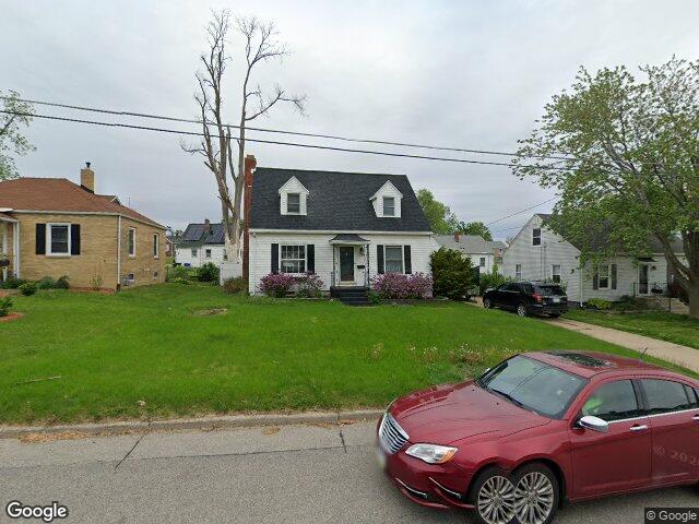 132 38th st ne, cedar rapids,  IA 52402