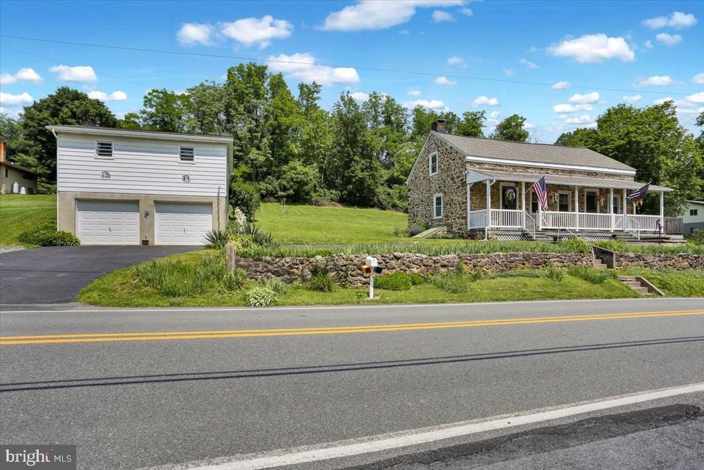 1124 fairview dr, reading,  PA 19605