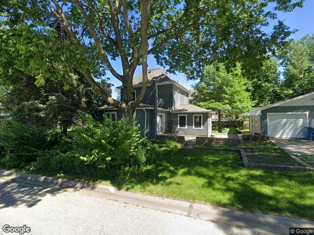 318 3rd st nw, mount vernon,  IA 52314