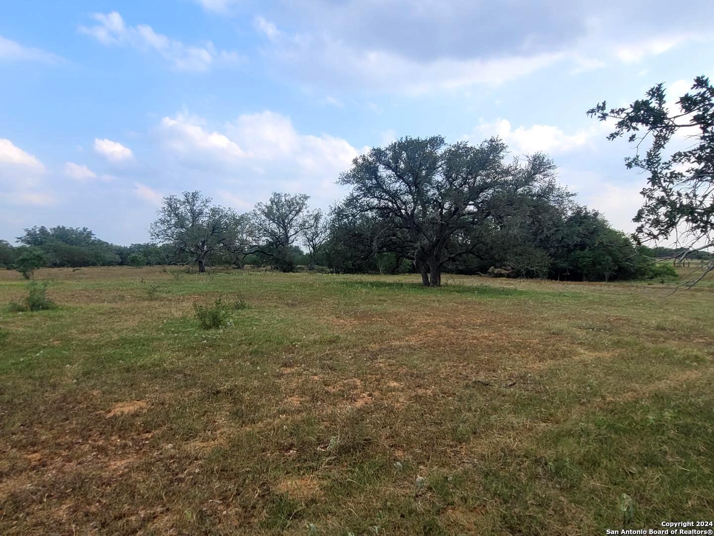 lot 2 of 7 bar r lane, floresville,  TX 78114