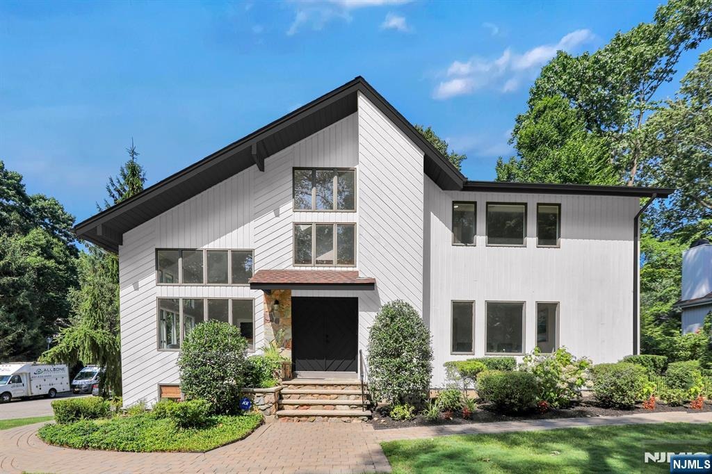 2 mission way, tenafly,  NJ 07670
