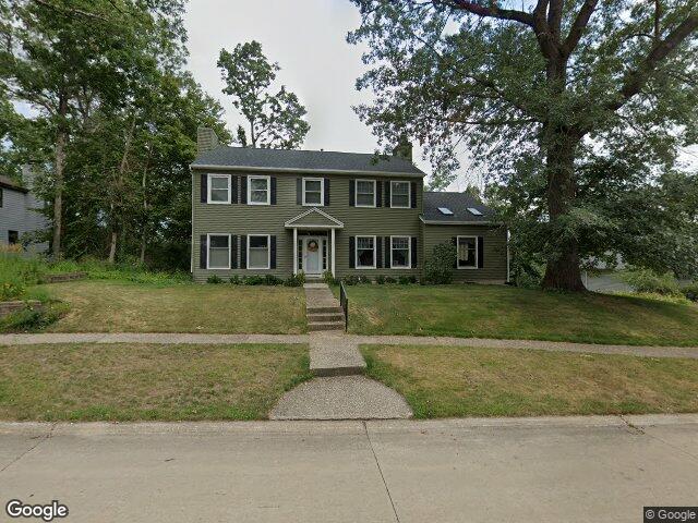 1916 oak knolls ct se, cedar rapids,  IA 52403
