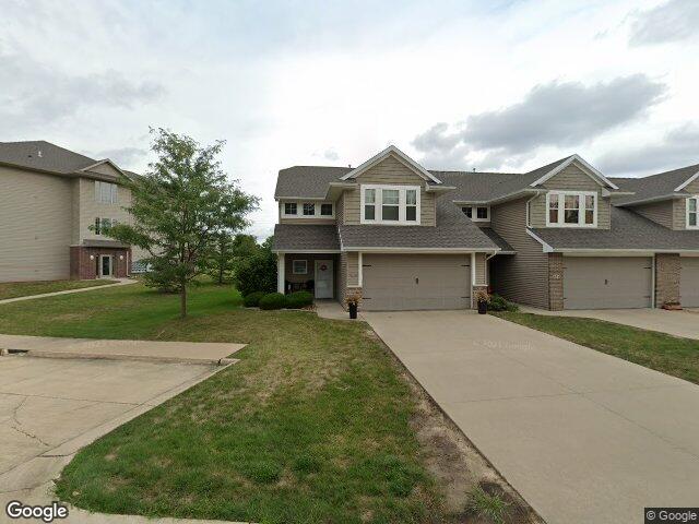 402 cimarron dr, hiawatha,  IA 52233