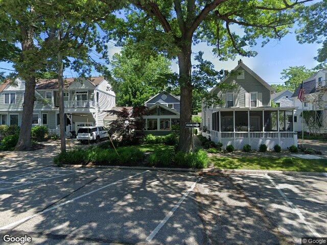 111 woodman st, south haven,  MI 49090