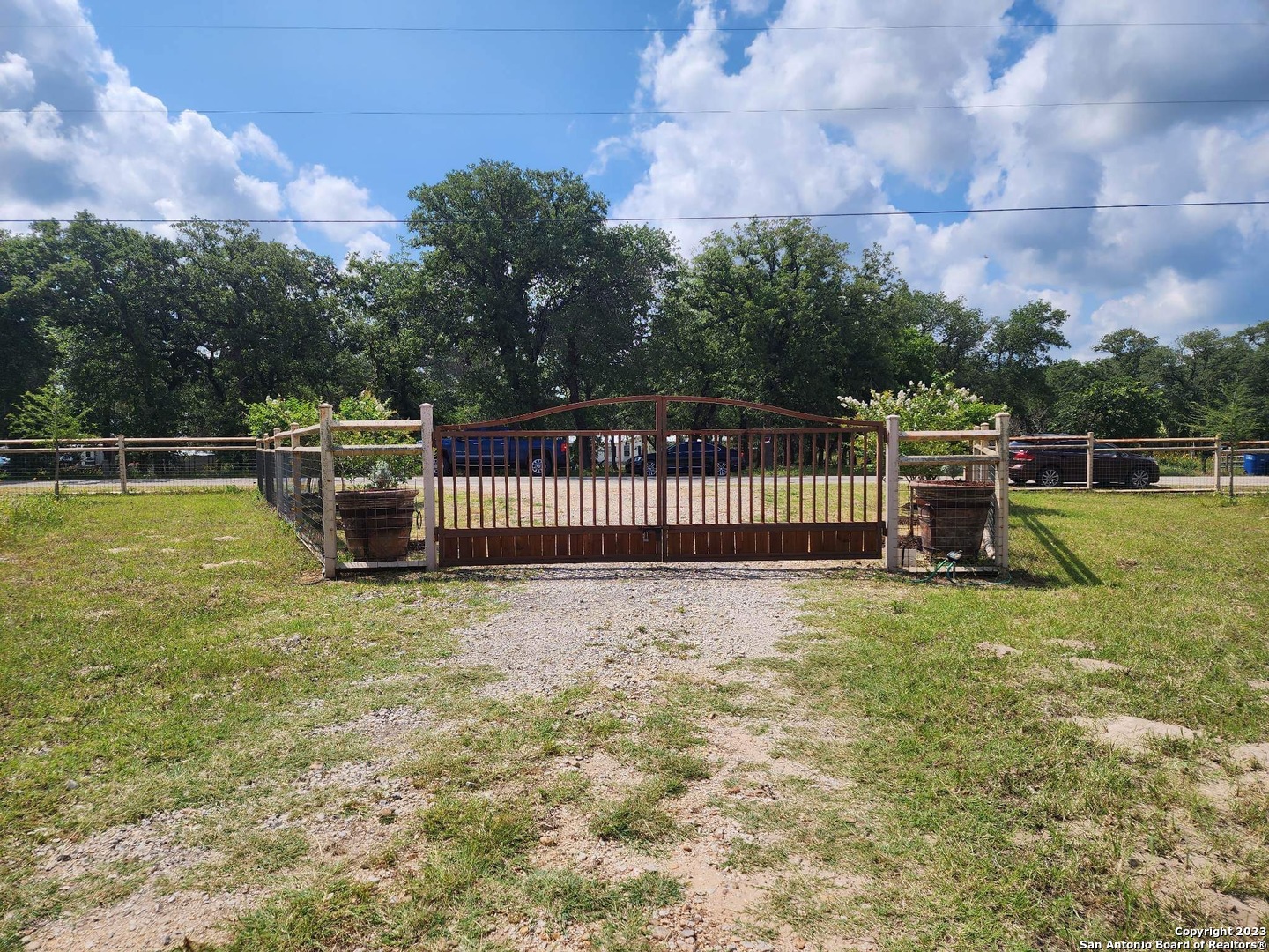 1208 county road 317, la vernia,  TX 78121