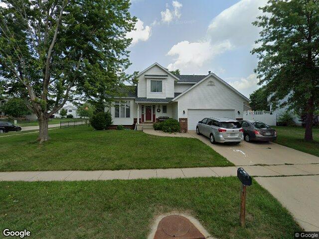 290 w 33rd ave, marion,  IA 52302