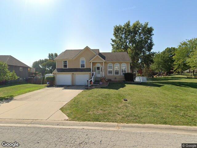 903 silver lake cir, raymore,  MO 64083