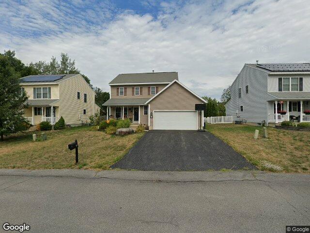 17 red oak dr, schenectady,  NY 12302