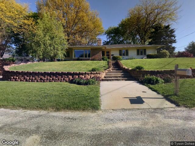 2600 maple dr nw, cedar rapids,  IA 52405