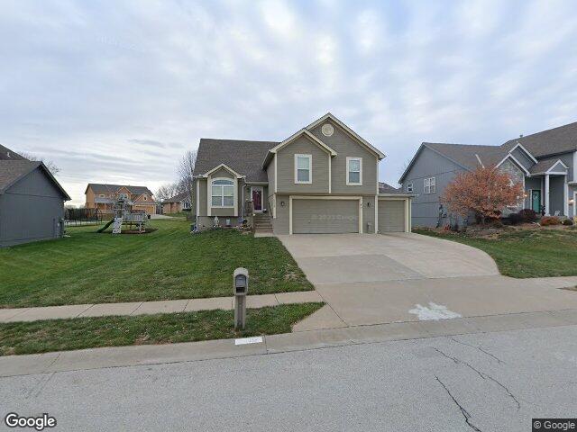 1112 nw 112th ter, kansas city,  MO 64155