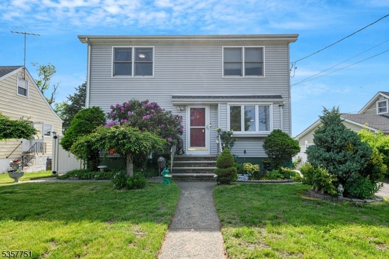 12 streuli ct, elmwood park,  NJ 07407
