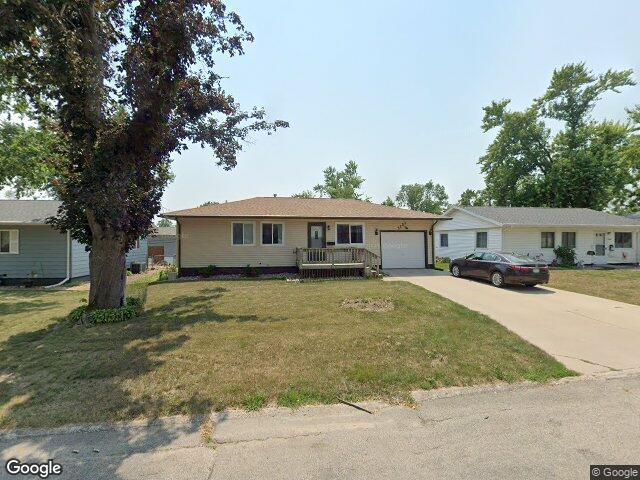 5121 kesler rd nw, cedar rapids,  IA 52405