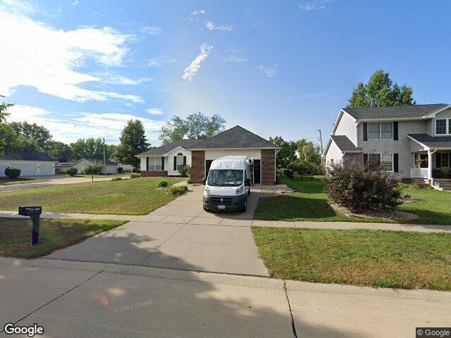 1405 lyndhurst dr, hiawatha,  IA 52233