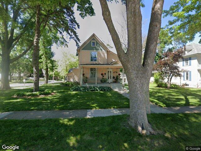 617 7th st nw, mount vernon,  IA 52314