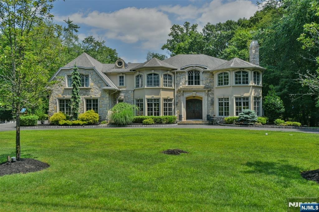 67 old chimney rd, upper saddle river,  NJ 07458