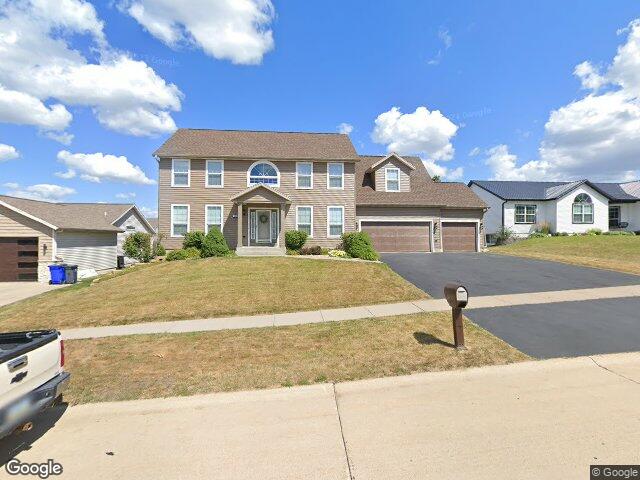 323 rockhurst dr sw, cedar rapids,  IA 52404