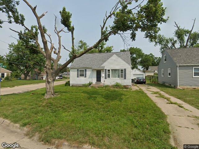 1048 30th st ne, cedar rapids,  IA 52402