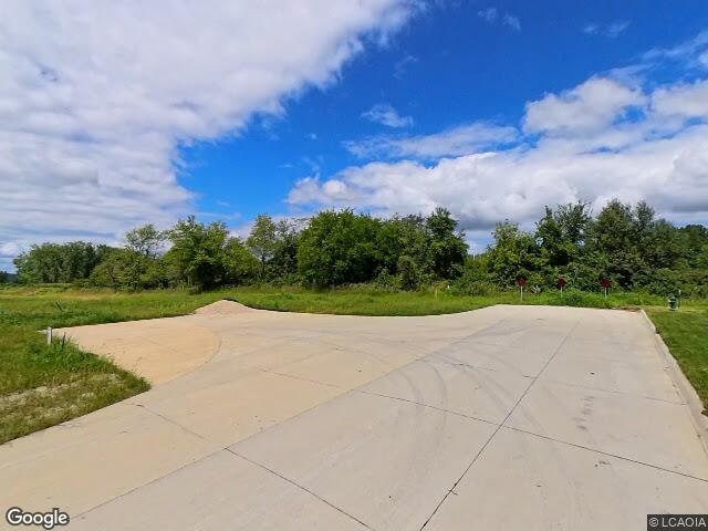 3349 country ct, robins,  IA 52411