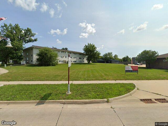 91 n center point road, hiawatha,  IA 52233