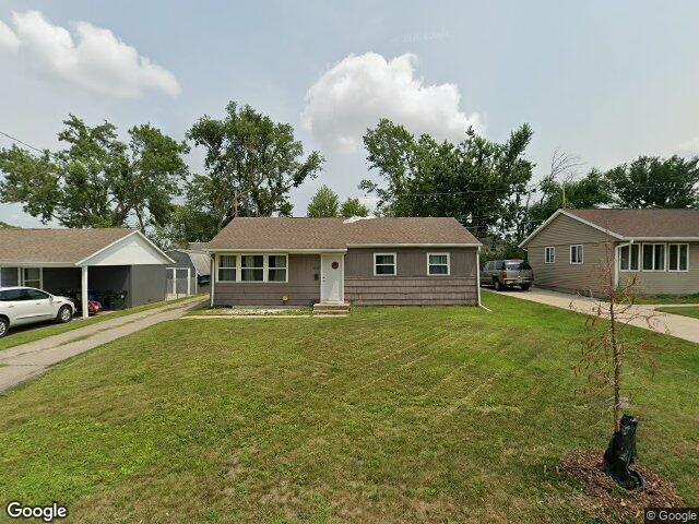4324 benton st ne, cedar rapids,  IA 52402