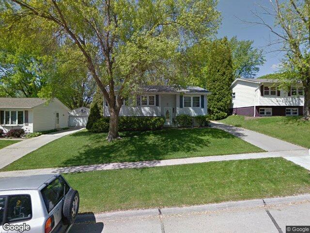 1630 woodside ct nw, cedar rapids,  IA 52405