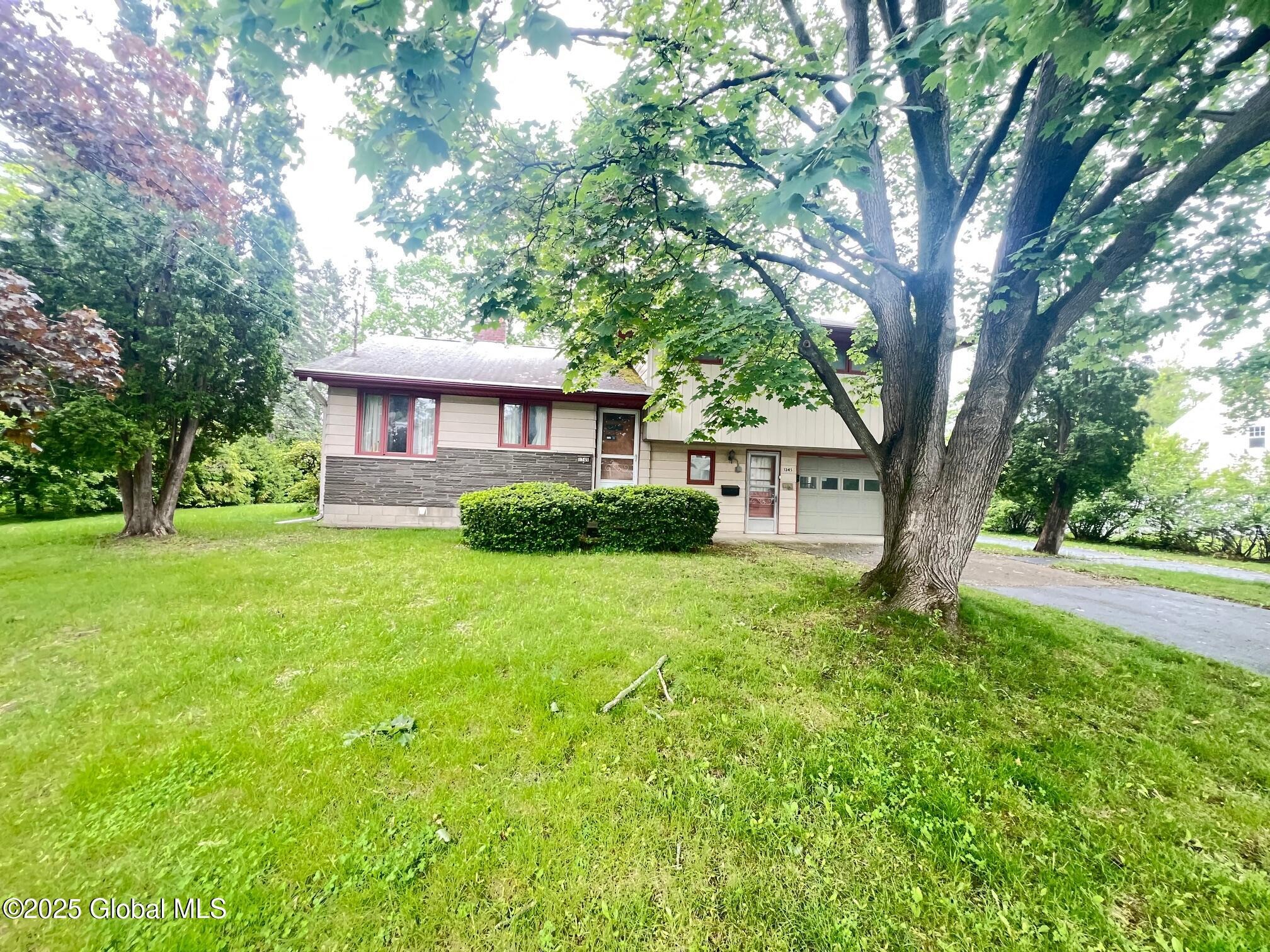 1345 evergreen ave, schenectady,  NY 12306