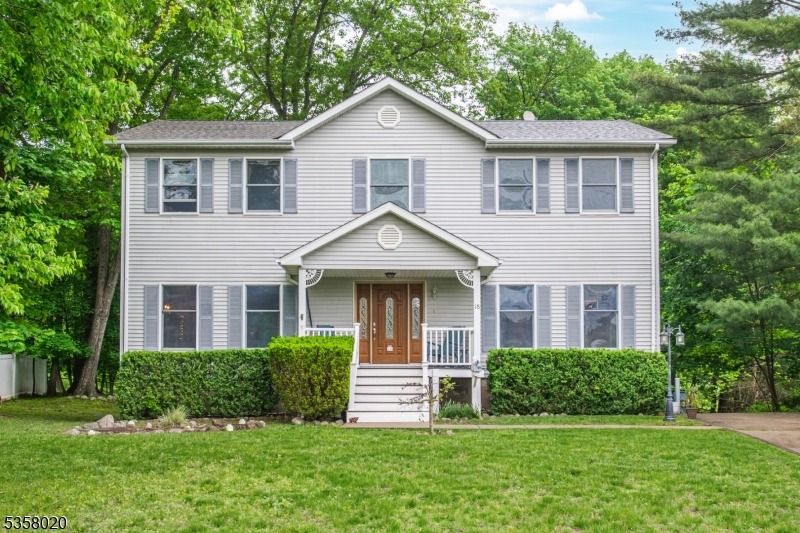 18 mohawk ave, oakland,  NJ 07436