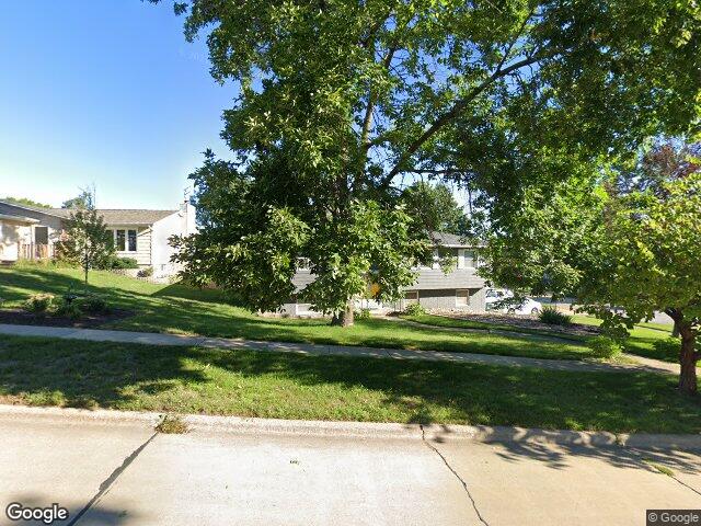 702 fernwood dr ne, cedar rapids,  IA 52402