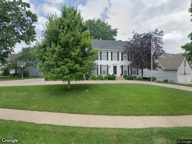 8410 greenwood cir, lenexa,  KS 66215