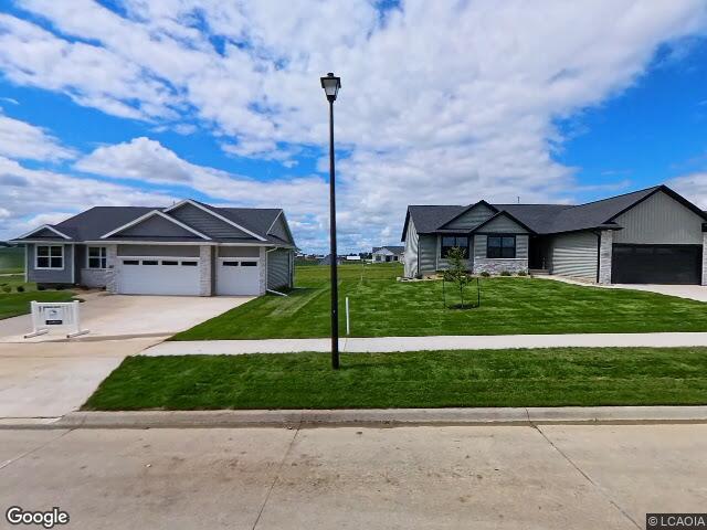 3329 center ct, cedar rapids,  IA 52411