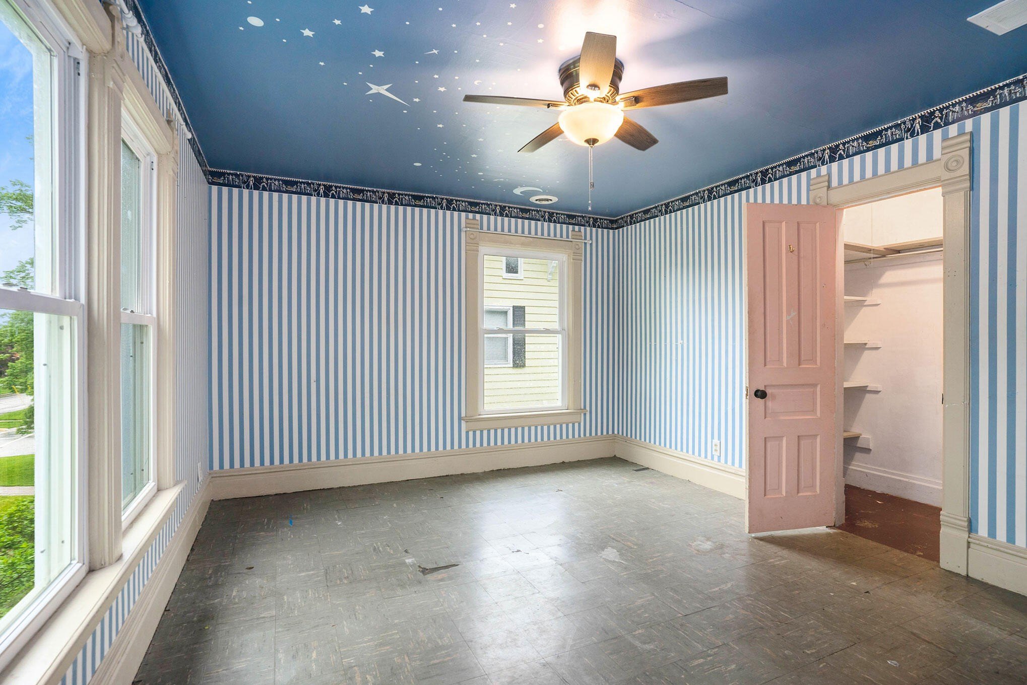 359 pearl st, south haven,  MI 49090
