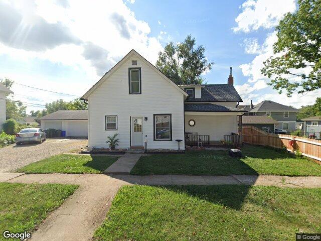 3322 c ave ne, cedar rapids,  IA 52402
