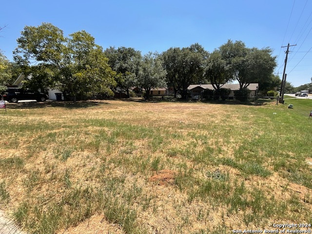 1003 jasmine dr, floresville,  TX 78114