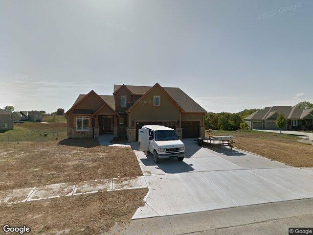 13295 davis ave, bonner springs,  KS 66012