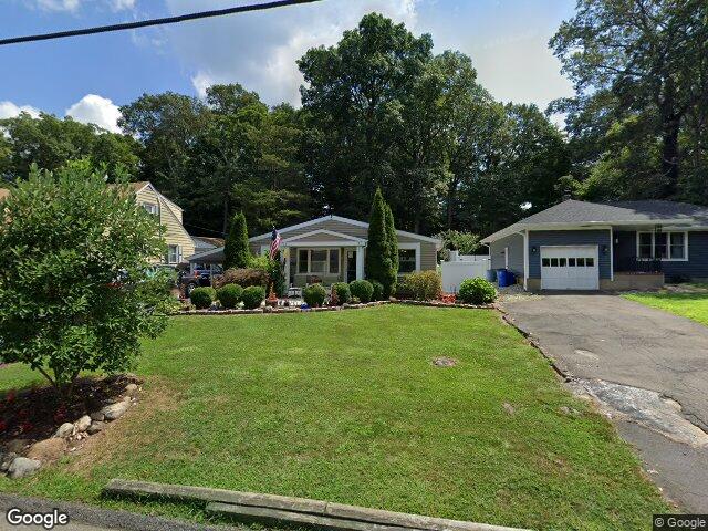 73 page dr, oakland,  NJ 07436